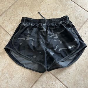 Nike Camo Shorts (lined) Size Medium! Like new!